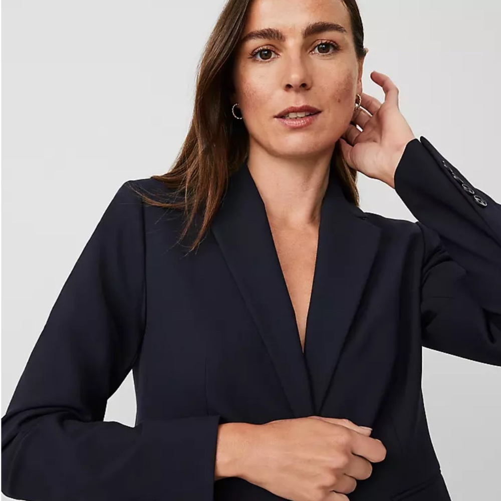🔵EUC - ANN TAYLOR NOTCHED ONE BUTTON BLAZER IN SEASONLESS STRETCH